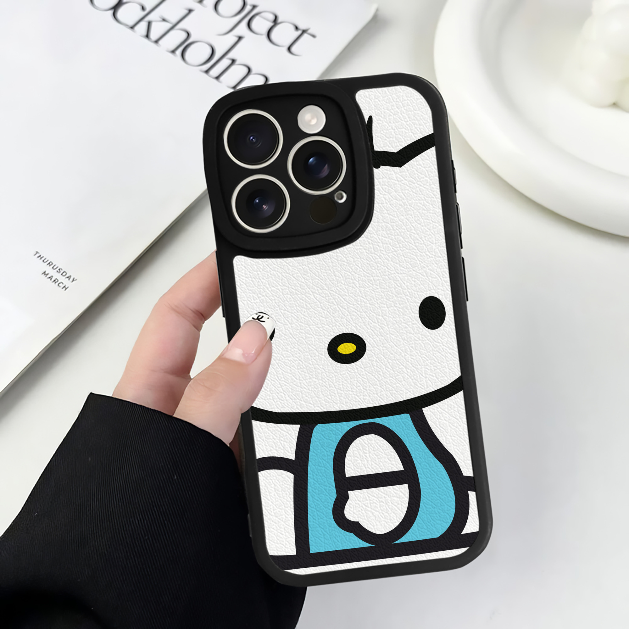 （画像用） Hello Kitty ハローキティ 【iPhone 16シリーズ対応】シリコンスマホケース（レザー調） 材質：シリコン